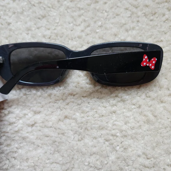 New, never worn Disney Minnie Mouse sunglasses - Picture 4 of 4